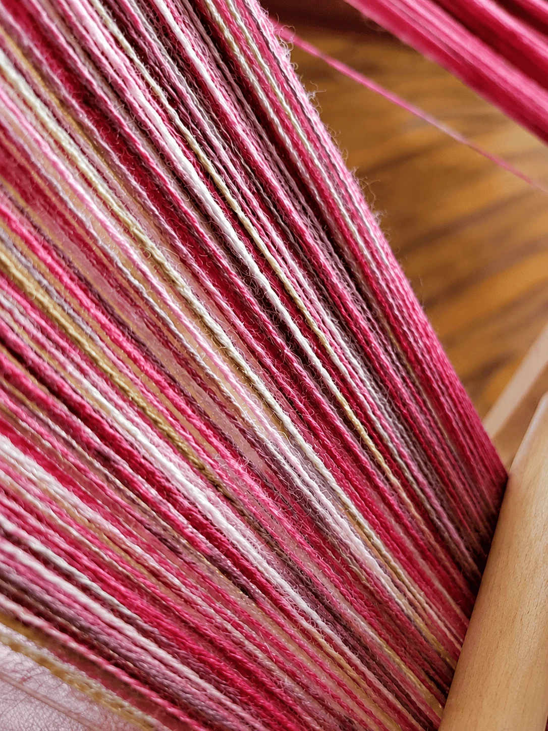 Écheveaux de laine teinte à la main, palette de couleurs naturelles